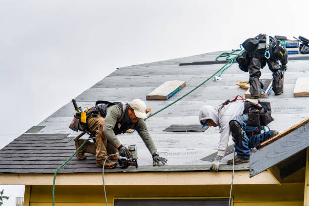 Professional Gutter Installation technician working in Wahkiacus, WA